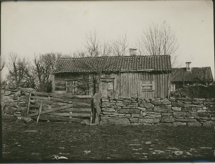 "Ödestuga i Kalkstad" from Kalmar läns museum, Public domain, via DigitaltMuseum